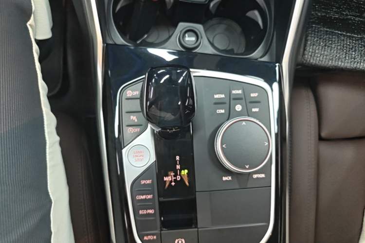 Used BMW 3 Series 2021 Second Facelift 320i Sport Package Gear Lever