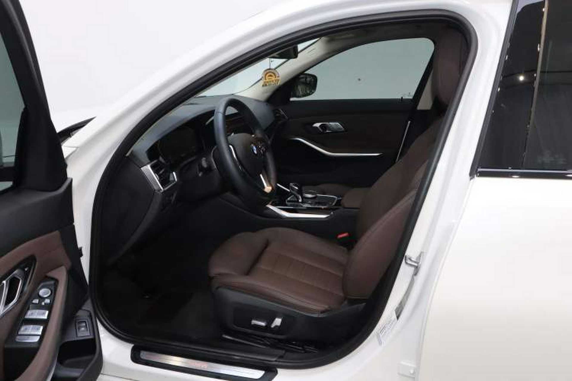 Used BMW 3 Series 2021 Restyled 320i Sport Package Interior 1