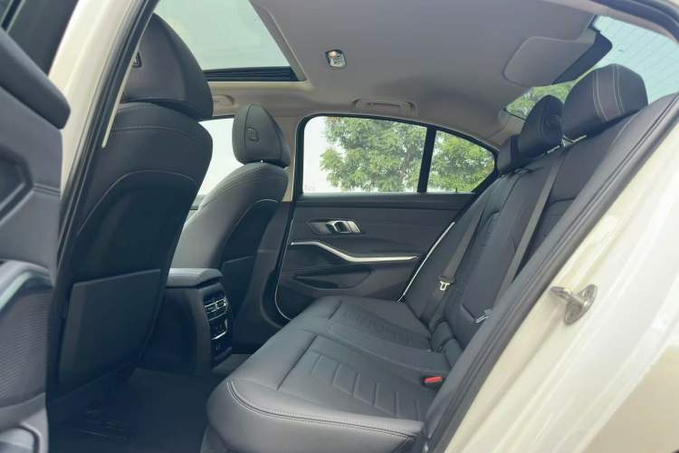 Used BMW 3 Series 2021 320i Sport Package Interior 3