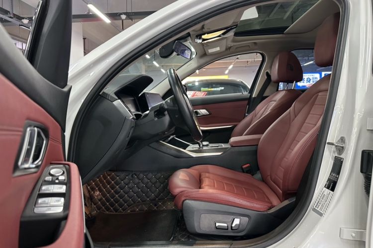 Used BMW 3 Series 2021 Second Facelift 325i M Sport Package Interior 3
