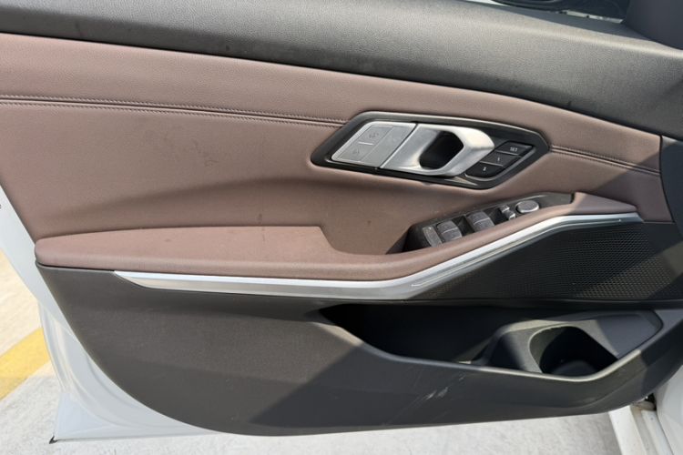 Used BMW 3 Series 2021 Restyled 325i M Sport Package Interior 3