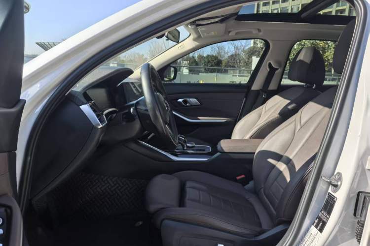 Used BMW 3 Series 2021 Second Facelift 320Li M Sport Package Interior 3