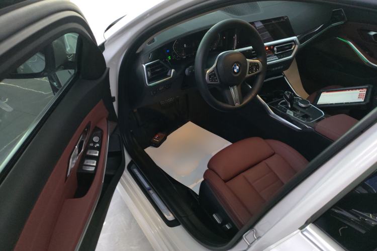 Used BMW 3 Series 2021 Restyled 325Li xDrive M Sport Package Interior 3