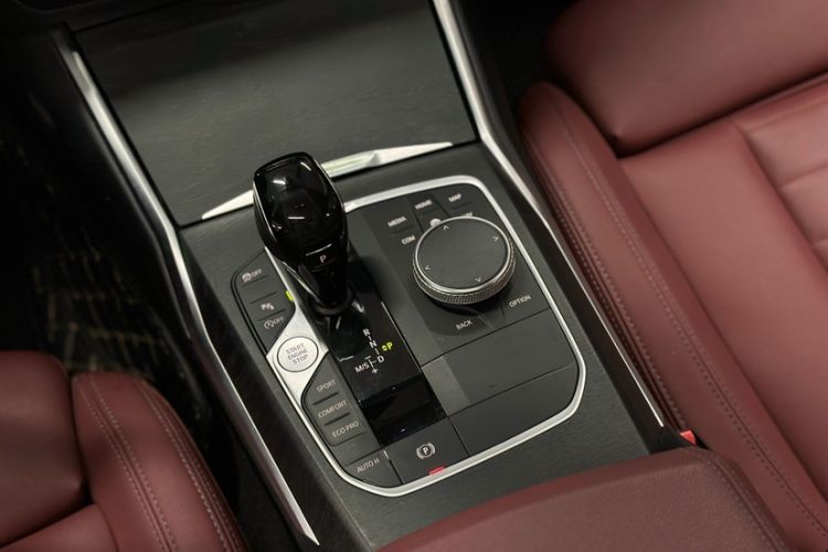 Used BMW 3 Series 2021 Second Facelift 325i M Sport Package Interior 4