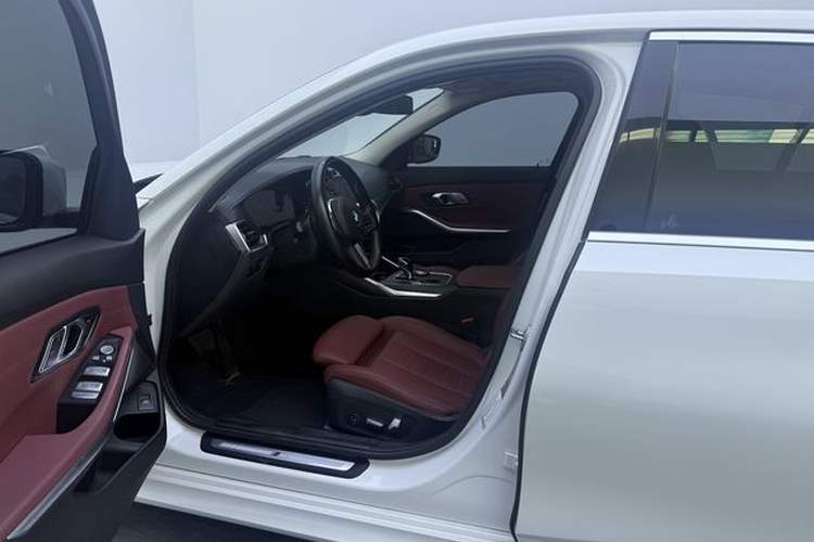 Used BMW 3 Series 2021 Restyled 325Li M Sport Package Interior 4