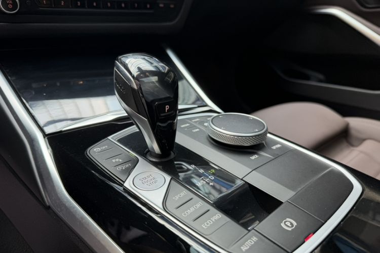 Used BMW 3 Series 2021 Second Facelift 320Li M Sport Package Interior 4
