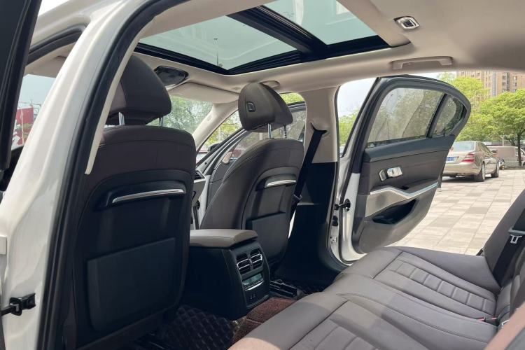 Used BMW 3 Series 2021 Restyled 325Li M Sport Package Interior 4