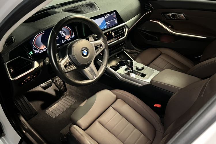 Used BMW 3 Series 2021 325Li M Sport Shadowline Package Interior 4