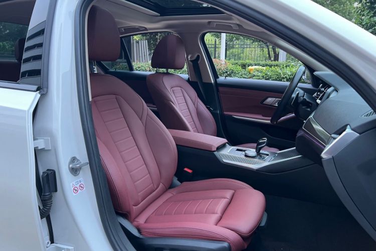 Used BMW 3 Series 2021 Restyled 325i M Sport Night Edition Package Interior 4