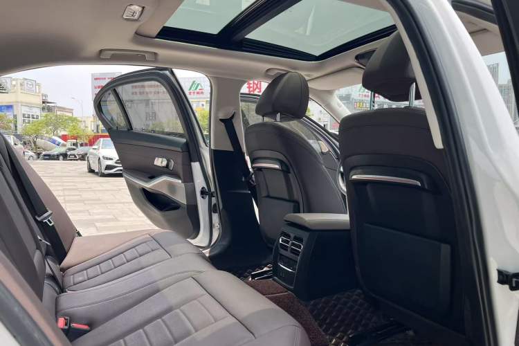 Used BMW 3 Series 2021 Restyled 325Li M Sport Package Interior 6