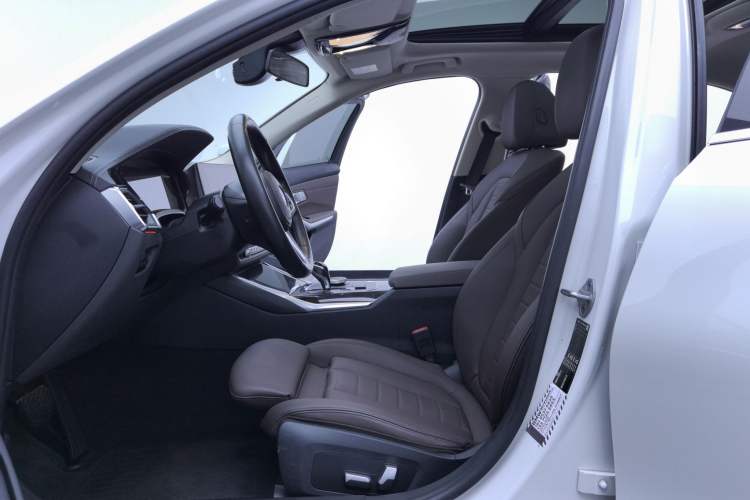Used BMW 3 Series 2021 Restyled 325Li M Sport Package Interior 6