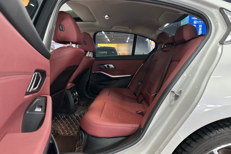 Used BMW 3 Series 2021 Second Facelift 325i M Sport Package Interior 9