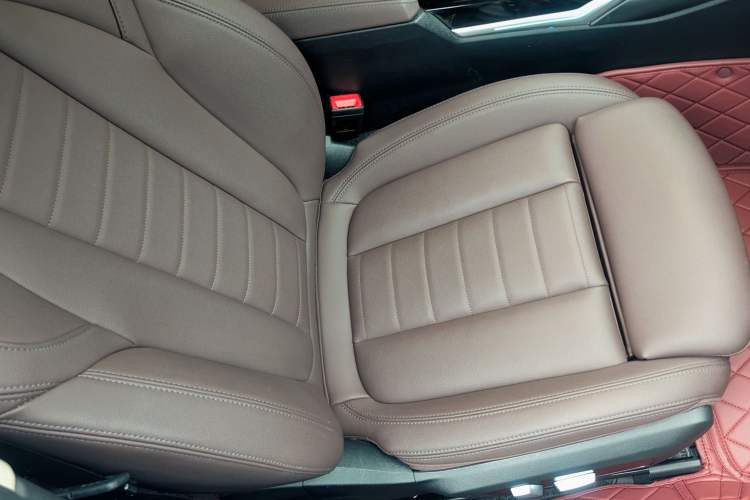 Used BMW 3 Series 2021 Second Facelift 320i Sport Package Interior 9
