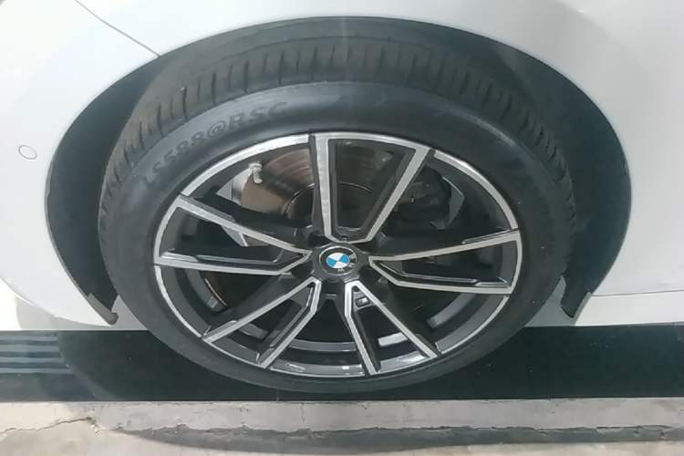 Used BMW 3 Series 2021 320Li M Sport Package Left Front Wheel Hub