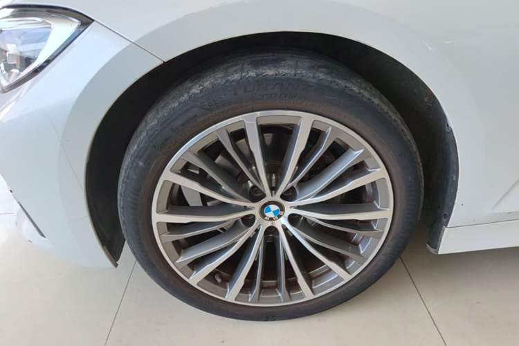 Used BMW 3 Series 2021 320i Sport Package Left Front Wheel Hub