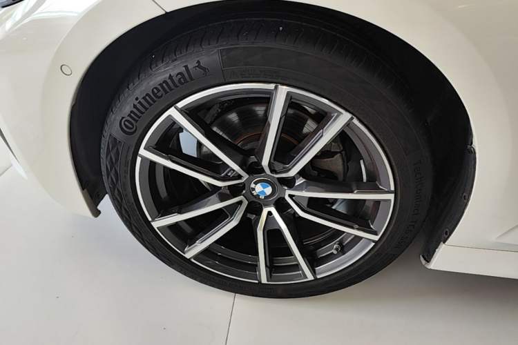 Used BMW 3 Series 2021 325Li M Sport Package Left Front Wheel Hub