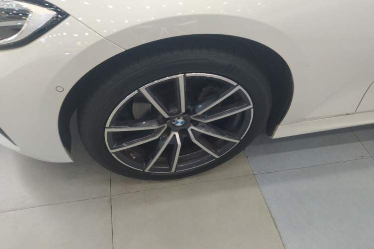 Used BMW 3 Series 2021 Restyled 325Li M Sport Package Left Front Wheel Hub