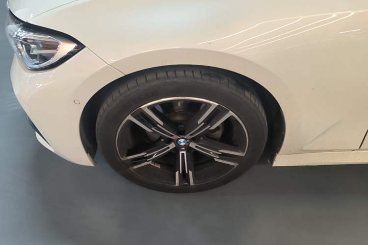 Used BMW 3 Series 2021 Restyled 325i M Sport Package Left Front Wheel Hub