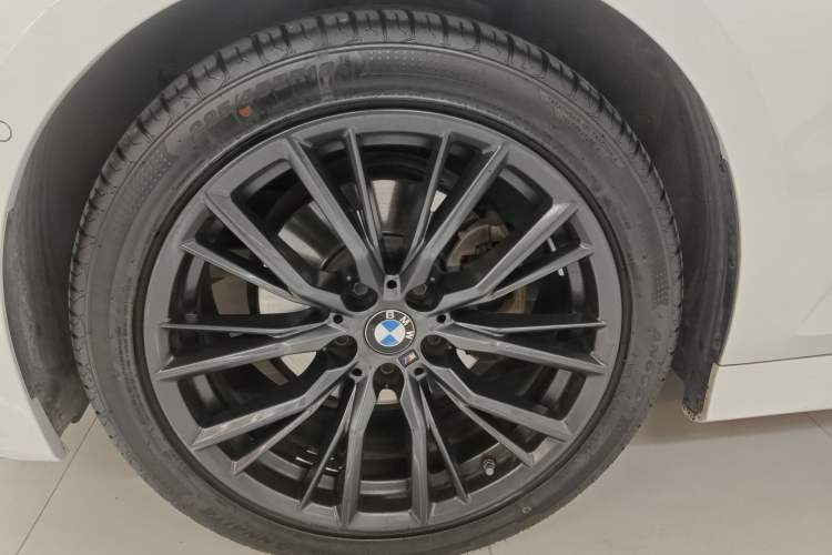 Used BMW 3 Series 2021 Facelifted 325Li M Sport Night Edition Package Left Front Wheel Hub