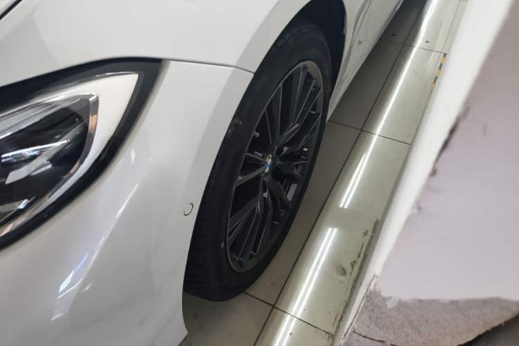 Used BMW 3 Series 2021 325i M Sport Night Edition package Left Front Wheel Hub
