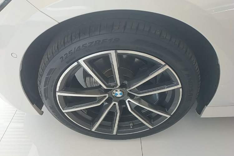 Used BMW 3 Series 2021 320Li M Sport Package Left Front Wheel Hub