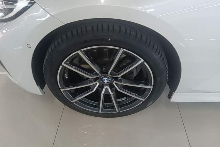 Used BMW 3 Series 2021 Second Facelift 325Li M Sport Package Left Front Wheel Hub