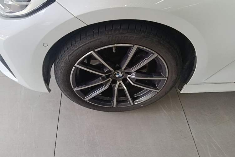 Used BMW 3 Series 2021 Restyled 325Li M Sport Package Left Front Wheel Hub
