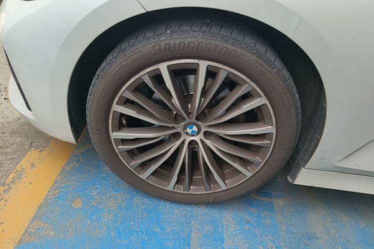 Used BMW 3 Series 2021 320i Sport Package Left Front Wheel Hub