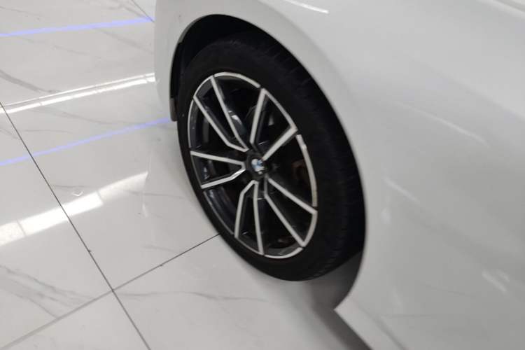 Used BMW 3 Series 2021 Second Facelift 325Li M Sport Package Left Front Wheel Hub