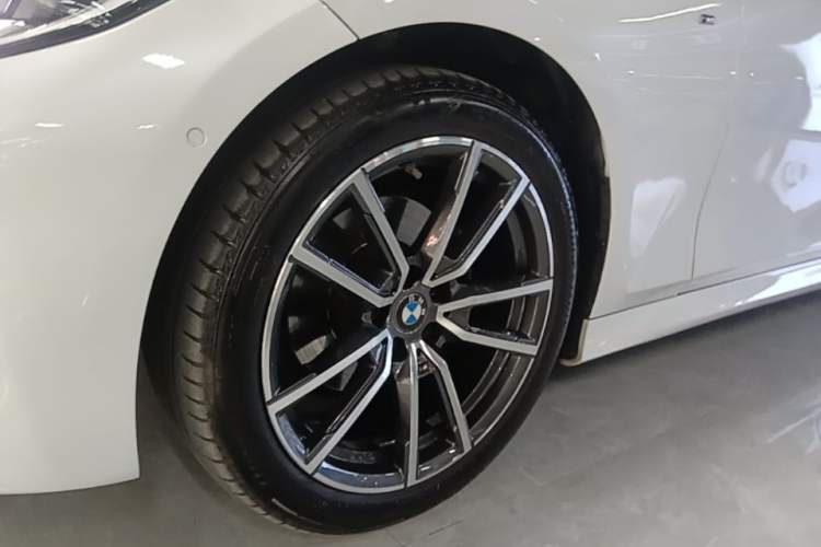 Used BMW 3 Series 2021 Restyled 325Li M Sport Package Left Front Wheel Hub