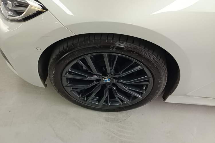 Used BMW 3 Series 2021 Second Facelift 325i M Sport Night Edition Package Left Front Wheel Hub