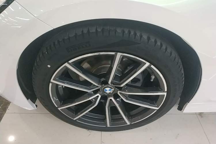 Used BMW 3 Series 2021 320Li M Sport Package Left Front Wheel Hub