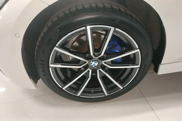 Used BMW 3 Series 2021 Second Facelift 325Li M Sport Package Left Front Wheel Hub