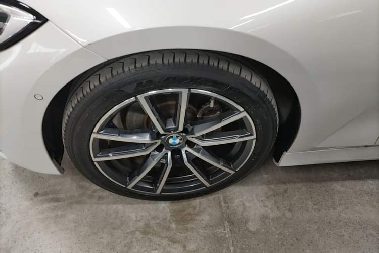 Used BMW 3 Series 2021 Second Facelift 325Li M Sport Package Left Front Wheel Hub