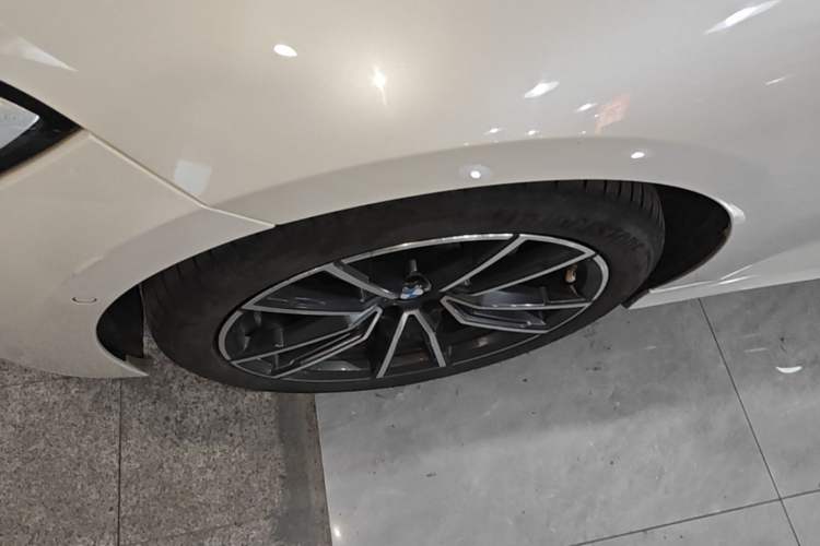 Used BMW 3 Series 2021 325Li M Sport Package Left Front Wheel Hub