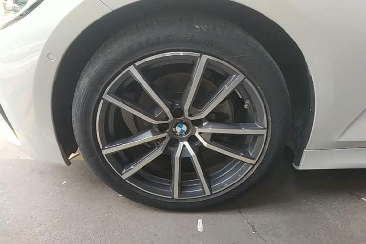 Used BMW 3 Series 2021 325Li M Sport Package Left Front Wheel Hub