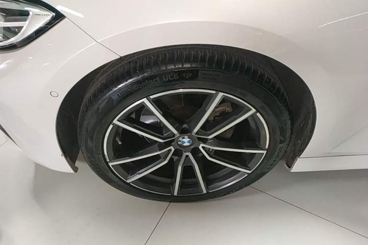 Used BMW 3 Series 2021 325Li M Sport Package Left Front Wheel Hub