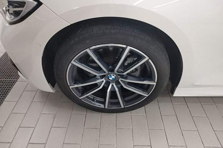 Used BMW 3 Series 2021 Second Facelift 325Li M Sport Package Left Front Wheel Hub