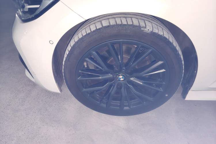 Used BMW 3 Series 2021 325Li M Sport Shadowline Package Left Front Wheel Hub