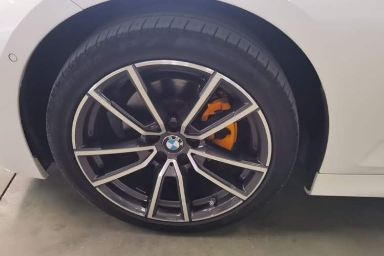 Used BMW 3 Series 2021 Restyled 325Li M Sport Package Left Front Wheel Hub
