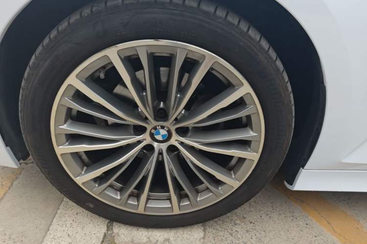 Used BMW 3 Series 2021 320i Sport Package Left Front Wheel Hub