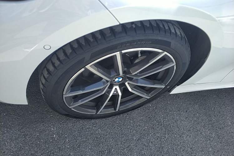 Used BMW 3 Series 2021 Second Facelift 325Li M Sport Package Left Front Wheel Hub