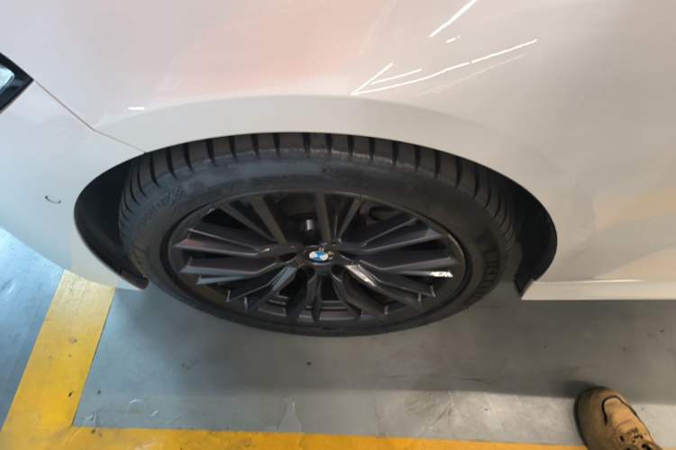 Used BMW 3 Series 2021 Restyled 325i M Sport Night Edition Package Left Front Wheel Hub