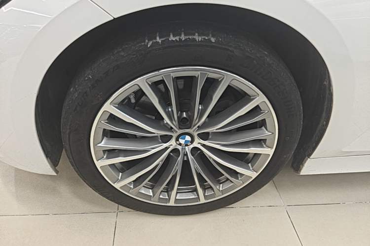 Used BMW 3 Series 2021 Second Facelift 320i Sport Package Left Front Wheel Hub