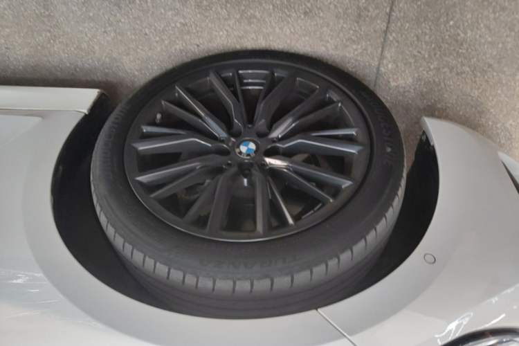 Used BMW 3 Series 2021 Restyled 325i M Sport Night Edition Package Left Front Wheel Hub