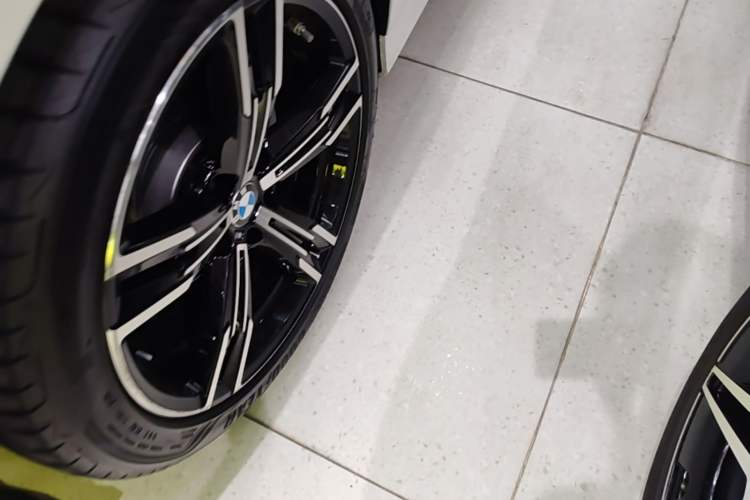 Used BMW 3 Series 2021 Second Facelift 325i M Sport Package Left Front Wheel Hub