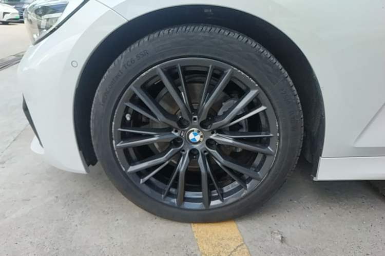 Used BMW 3 Series 2021 325i M Sport Night Edition package Left Front Wheel Hub