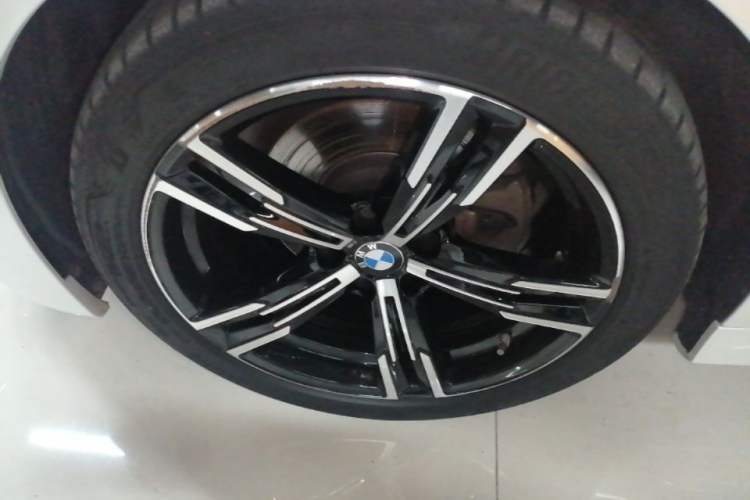 Used BMW 3 Series 2021 Second Facelift 325i M Sport Package Left Front Wheel Hub