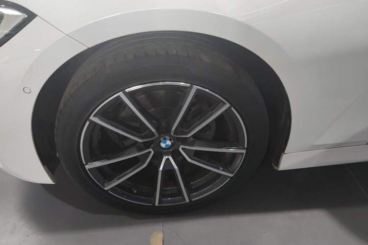 Used BMW 3 Series 2021 Second Facelift 325Li M Sport Package Left Front Wheel Hub