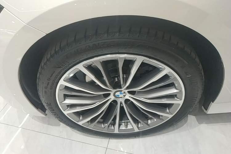Used BMW 3 Series 2021 320i Sport Package Left Front Wheel Hub